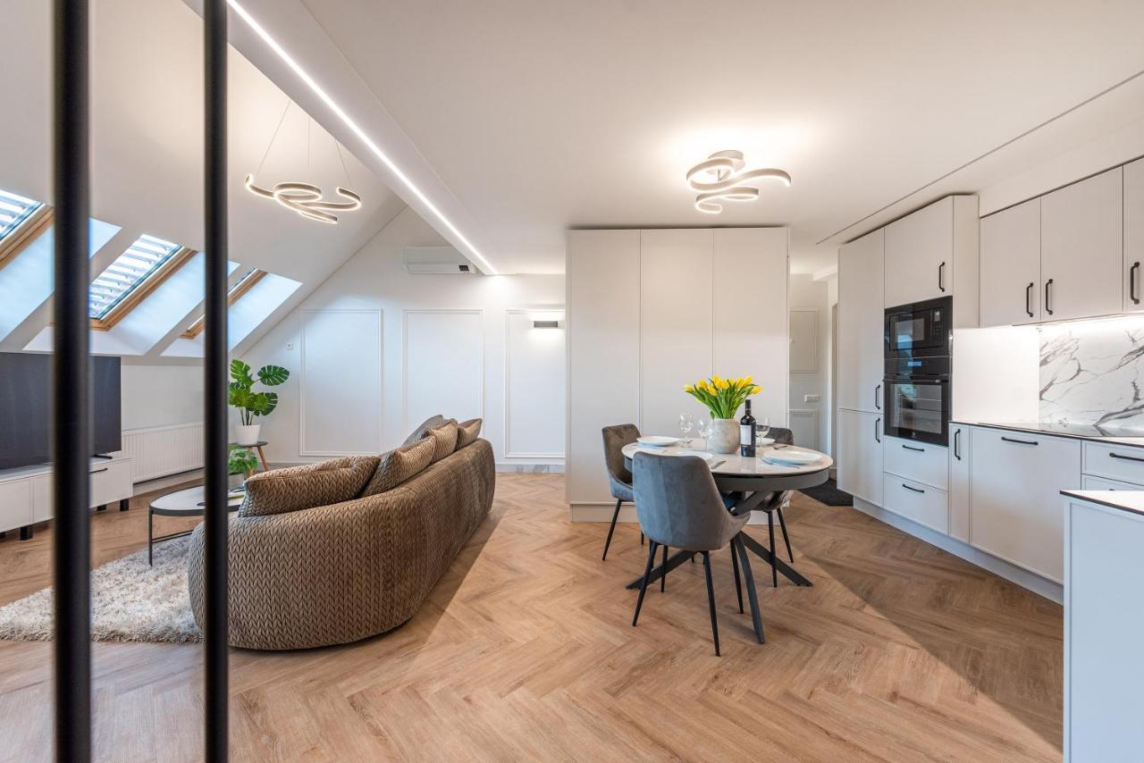 Cohost I Premium Residences I On The Historic Pilies Street I Self Check-in Wilna