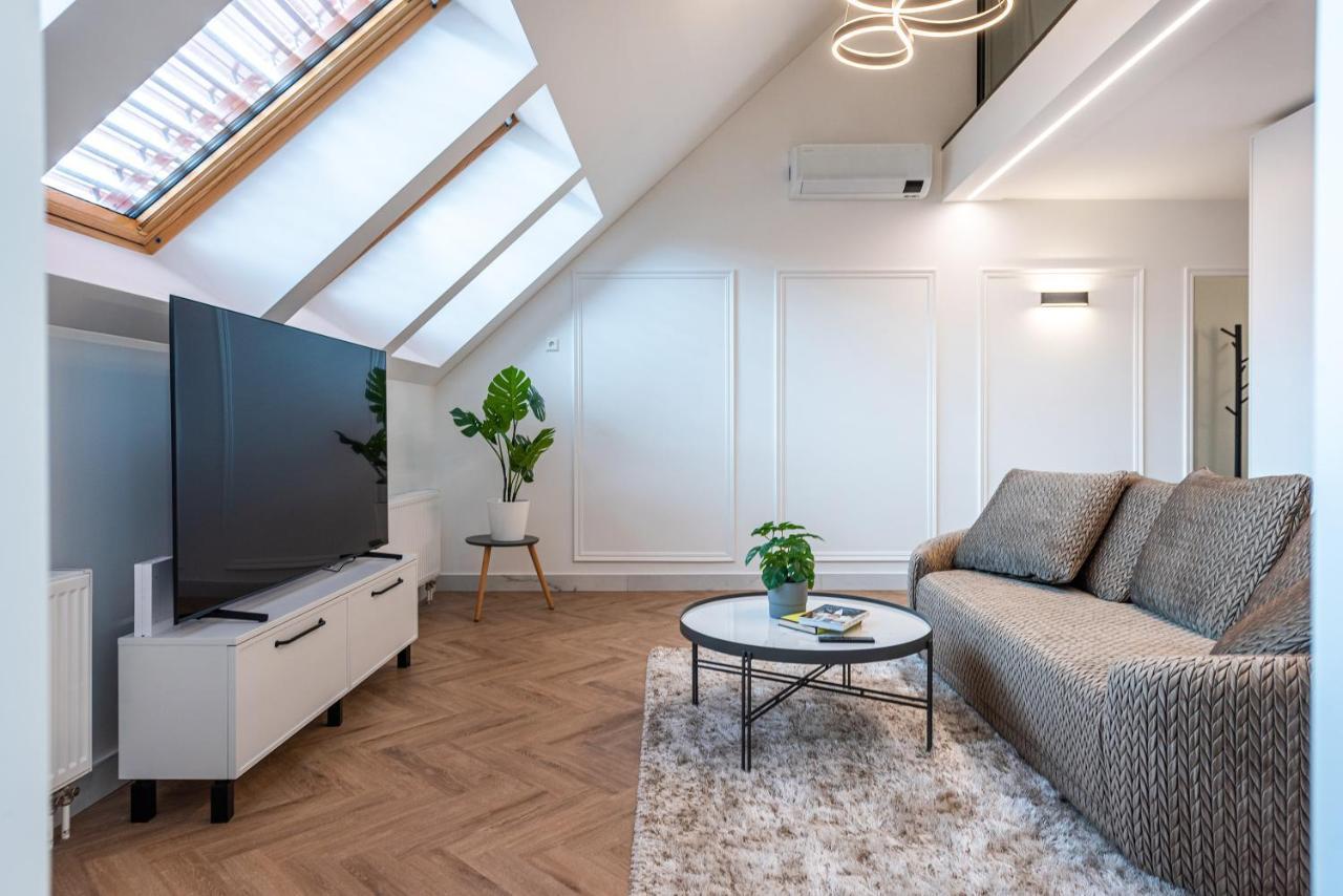 Apartment Cohost I Premium Residences I On The Historic Pilies Street I Self Check-in