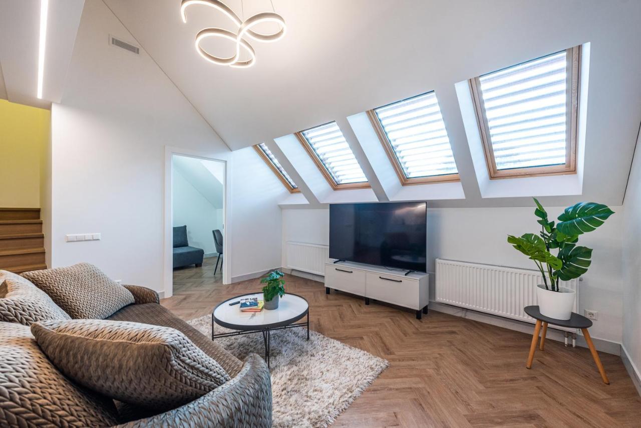 Cohost I Premium Residences I On The Historic Pilies Street I Self Check-in Apartment