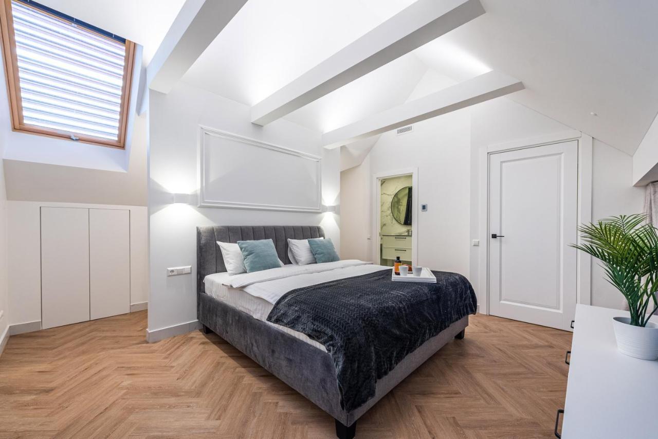 Apartment Cohost I Premium Residences I On The Historic Pilies Street I Self Check-in *