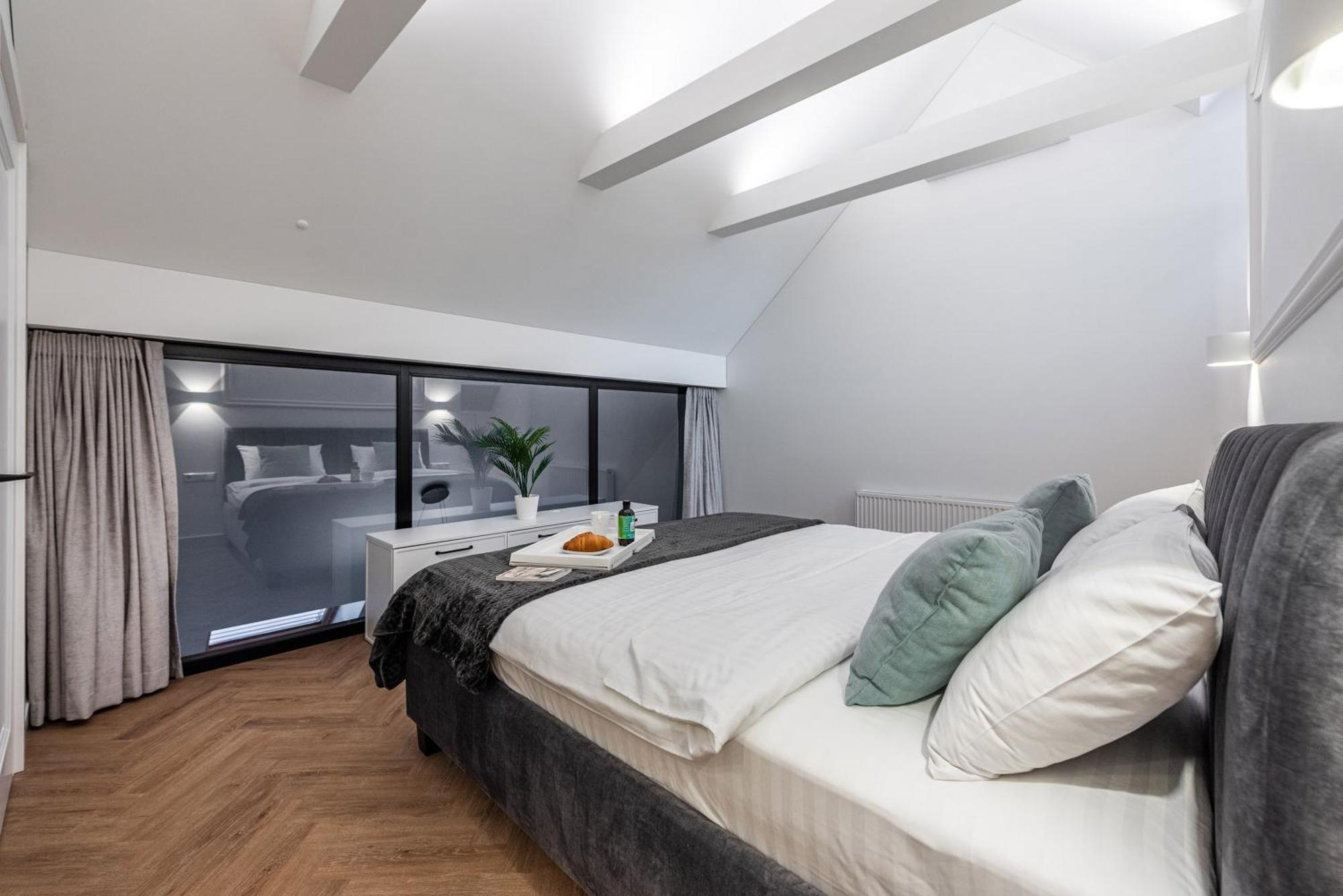 Apartment Cohost I Premium Residences I On The Historic Pilies Street I Self Check-in *