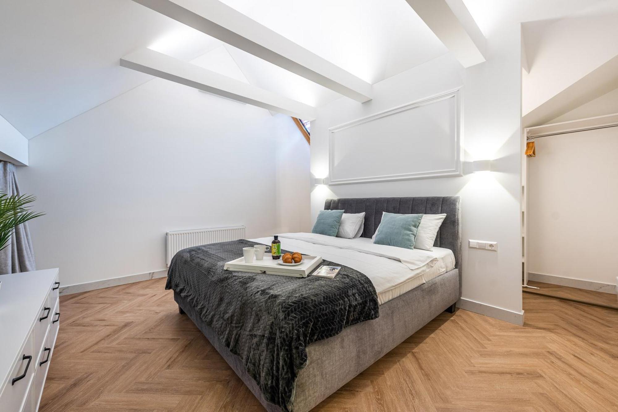 Cohost I Premium Residences I On The Historic Pilies Street I Self Check-in Apartment