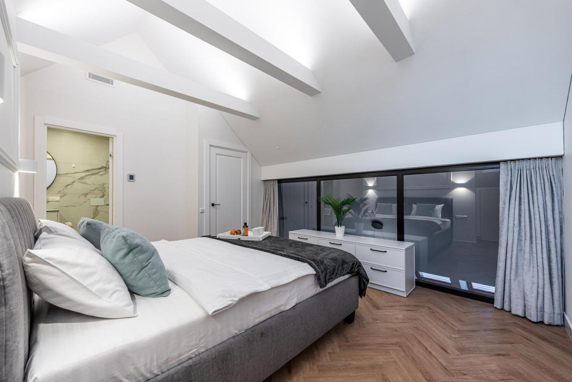 Apartment Cohost I Premium Residences I On The Historic Pilies Street I Self Check-in