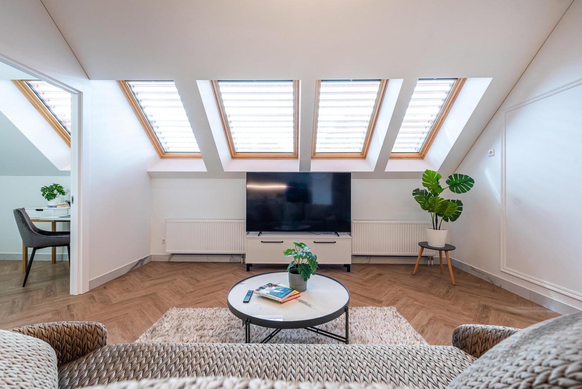 Cohost I Premium Residences I On The Historic Pilies Street I Self Check-in Apartment