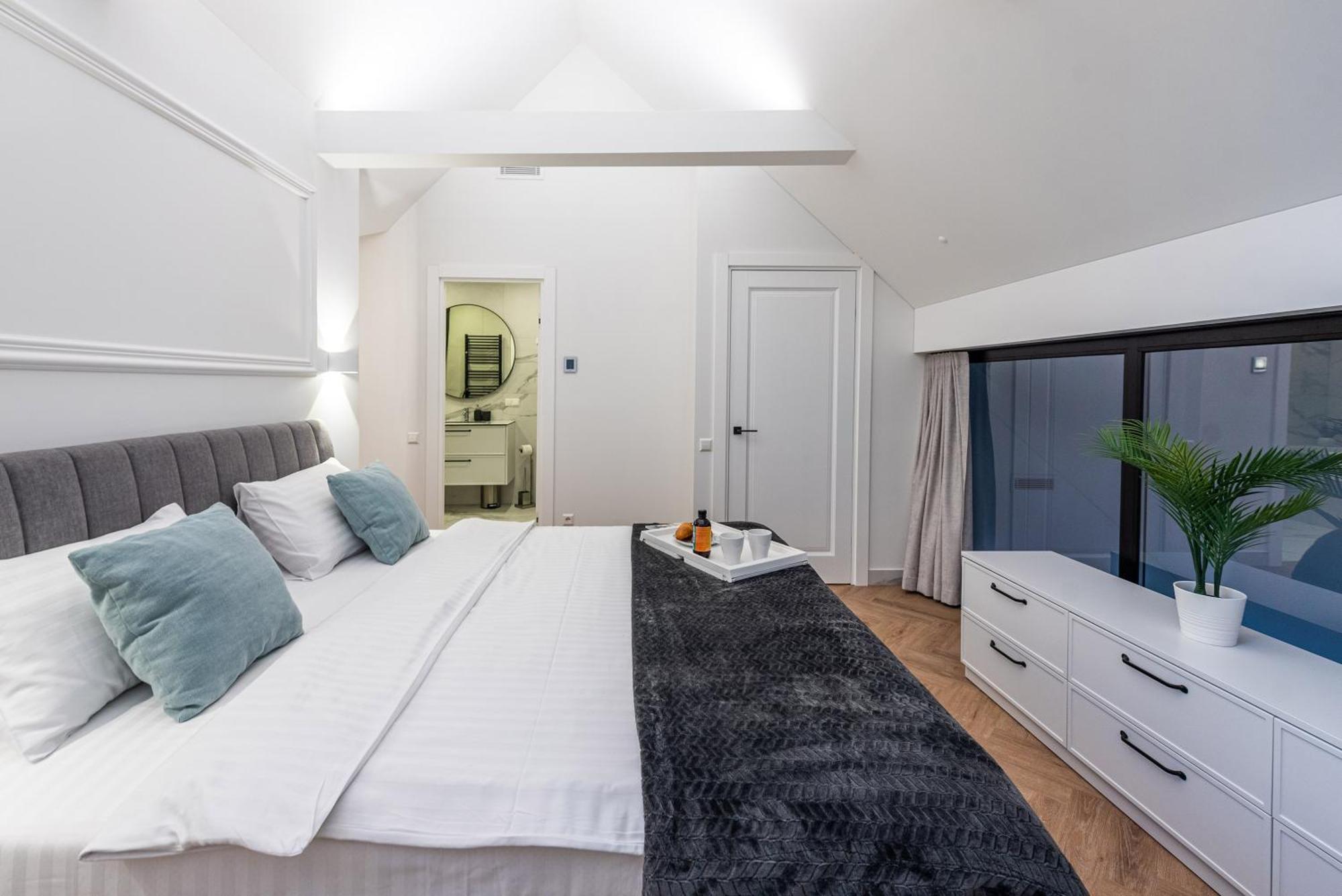 Cohost I Premium Residences I On The Historic Pilies Street I Self Check-in Apartment Wilna